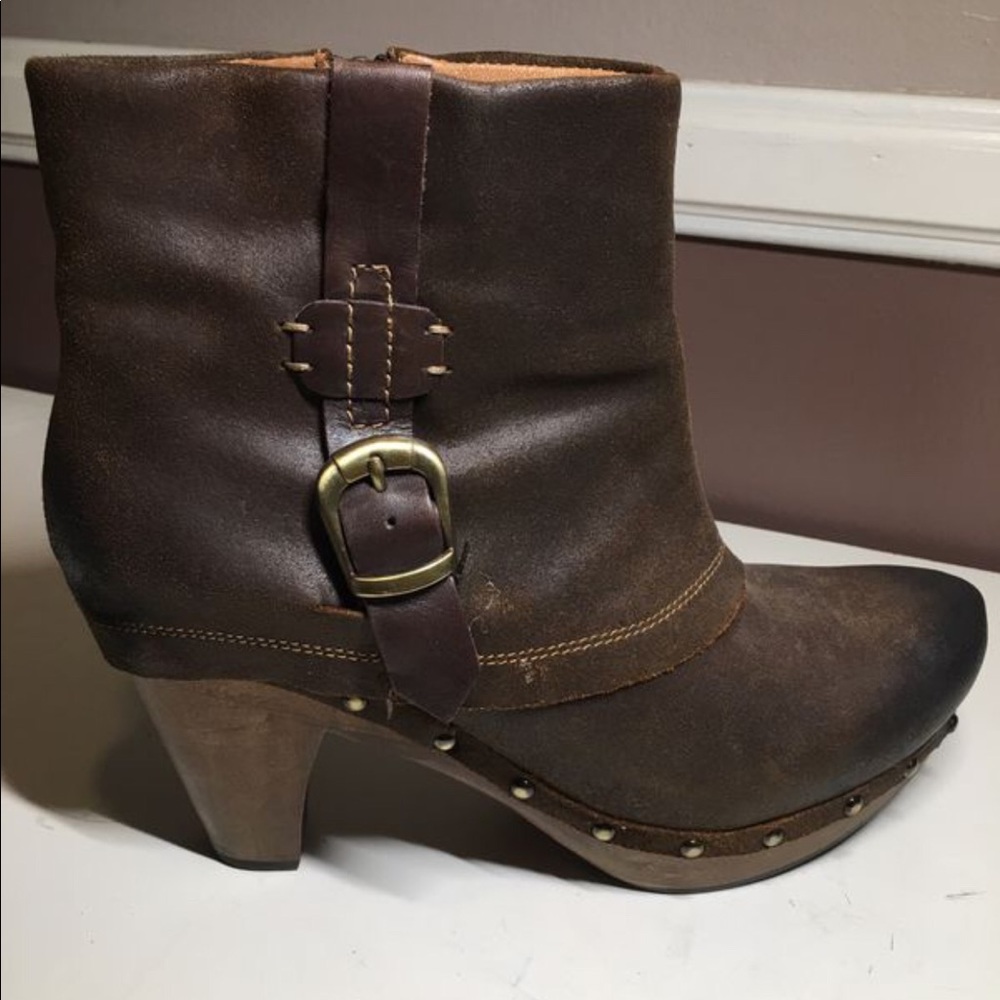 Boots - Picture 4 of 8